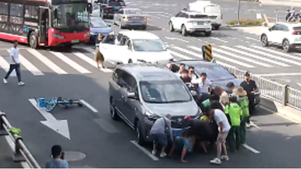 视频｜成都街头两度上演读秒“生死救援” 警民携手温暖蓉城