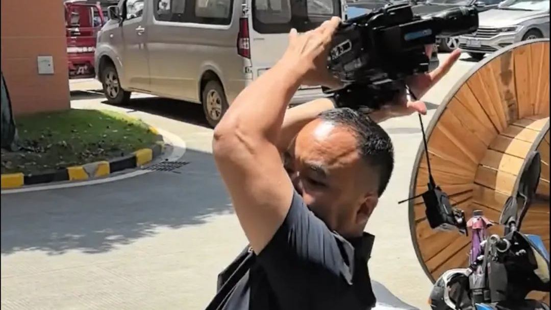 长沙警方通报“男子推搡记者砸坏摄像机”：刑事拘留