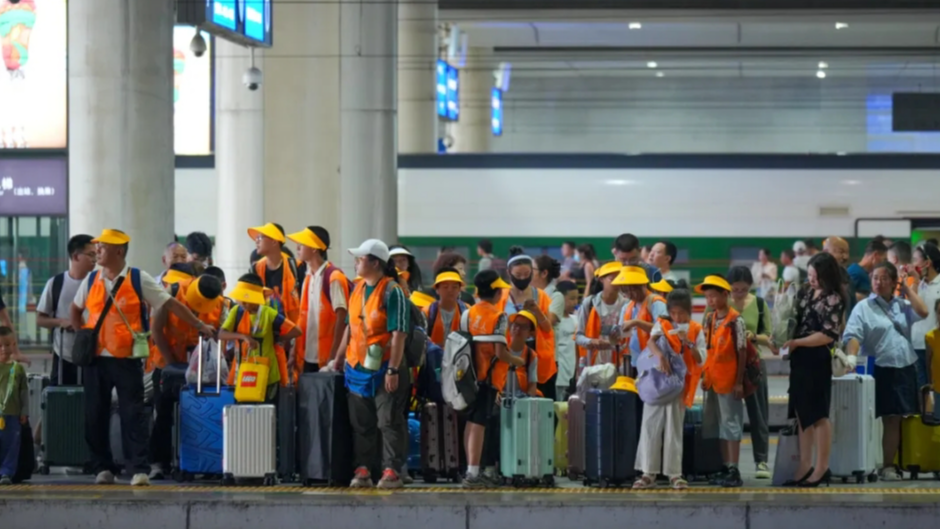 上半年，成都局集团公司发送旅客超2.18亿人次