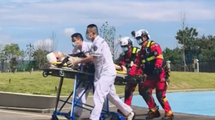 视频｜“天使白”联手“火焰蓝”   成都开启“医消联勤”航空应急救援新模式