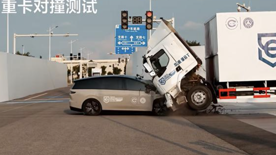 重卡“撞不过理想i8”？乘龙卡车再回应：已构成严重侵权，贬低品牌形象