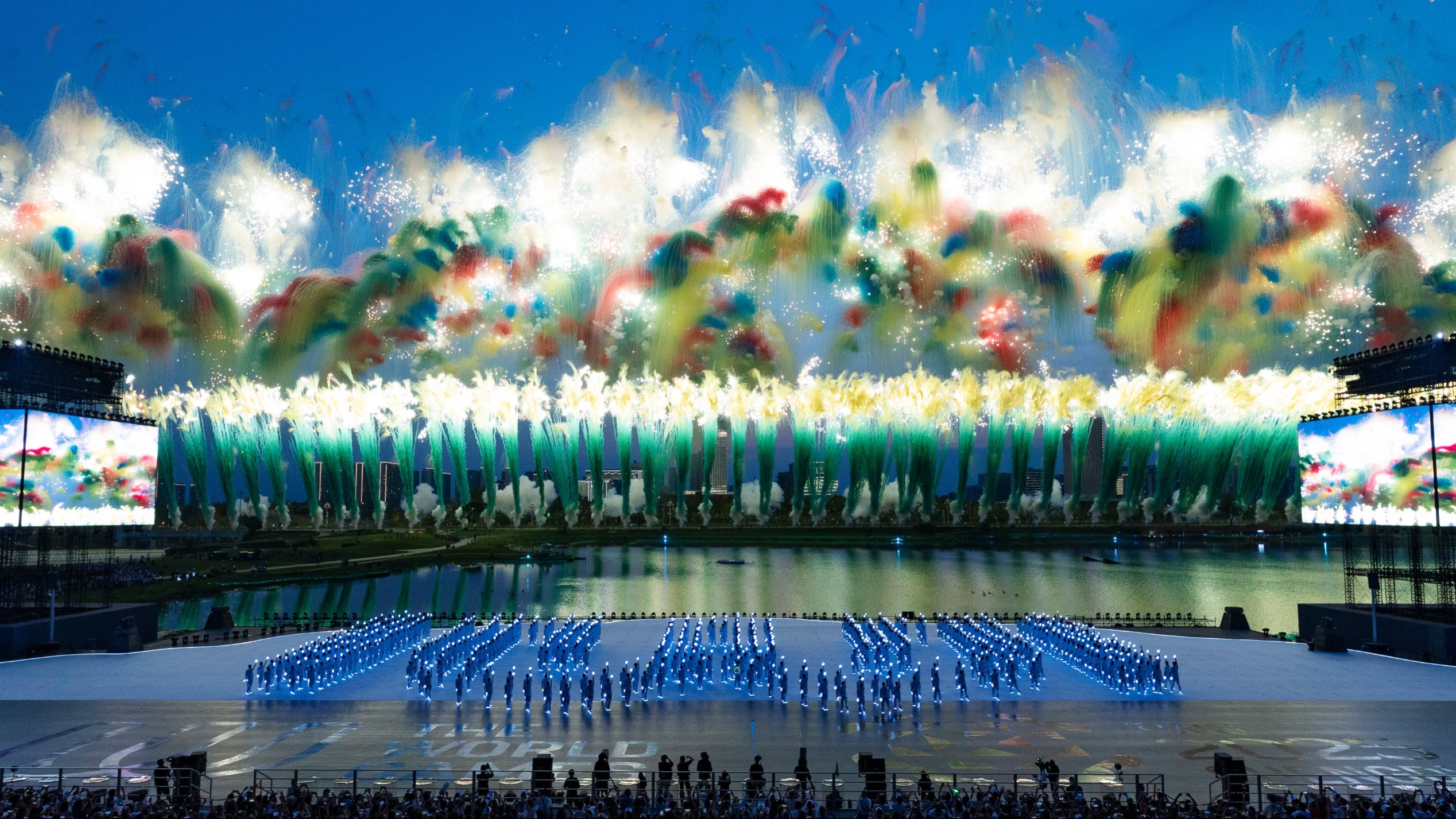 高清现场图来了！成都世运会开幕式绽放绝美烟花
