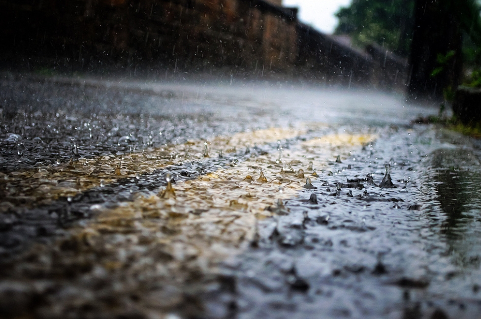 受暴雨影响 四川多条高速交通管制