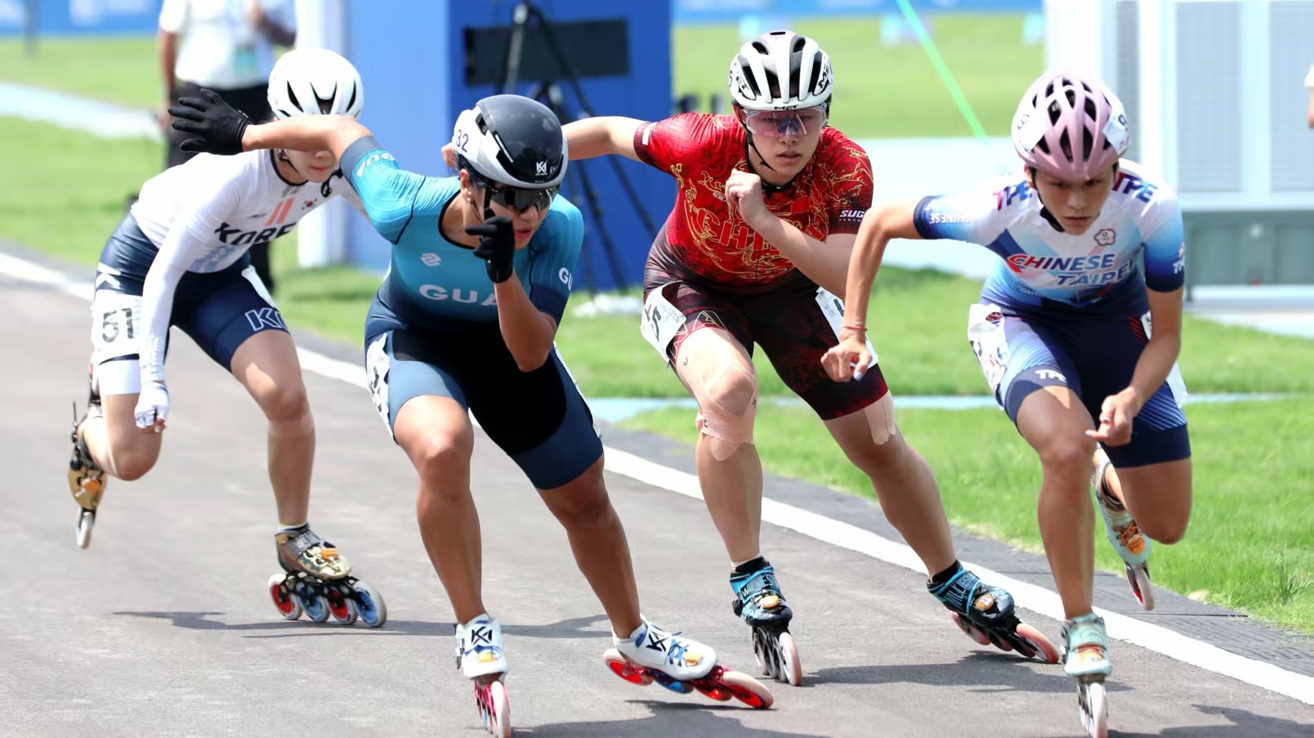 视频｜现场感受速度与激情！成都世运会速度轮滑公路赛开赛