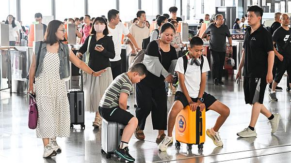 带四名儿童坐高铁 需要买几张车票？解答来了