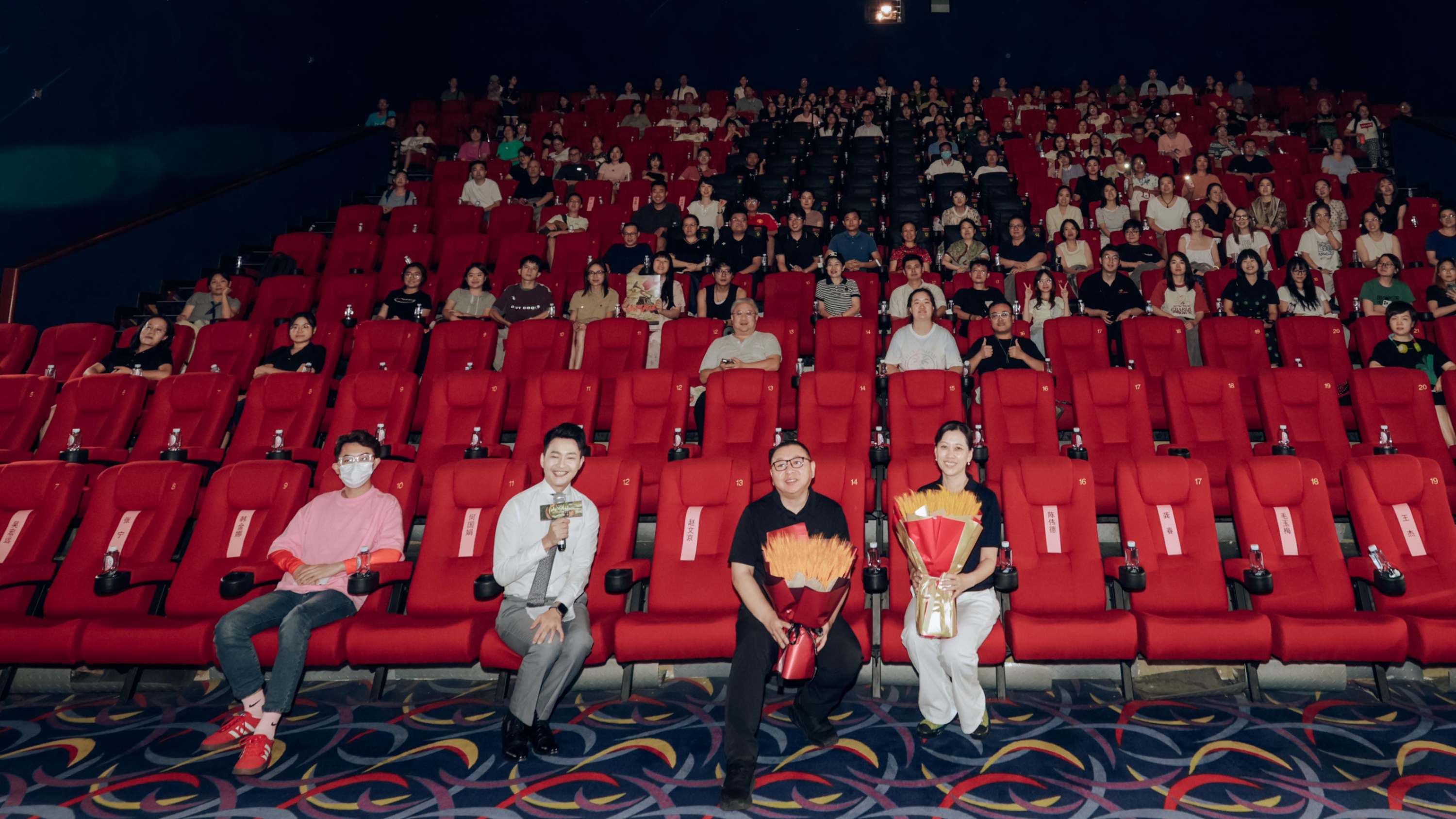 视频 | 全景式展现抗战艰辛 纪录电影《山河为证》四川首映