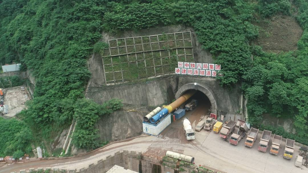 渝昆高铁川滇段全线隧道贯通 成都动车将3小时飙拢昆明！