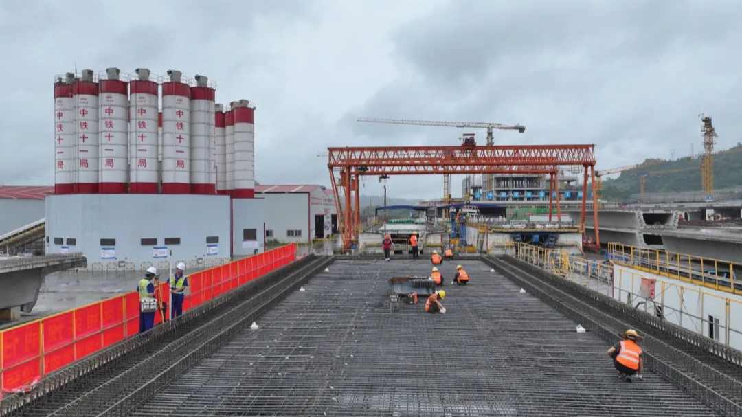 成达万高铁桥梁工程建设进入新阶段 通车后成都2小时到万州