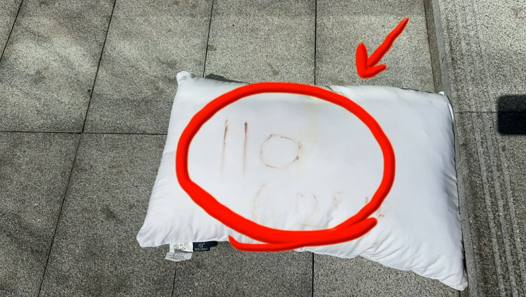 发现求救血书枕头的外卖小哥找到了！今年19岁，是暑假兼职大学生