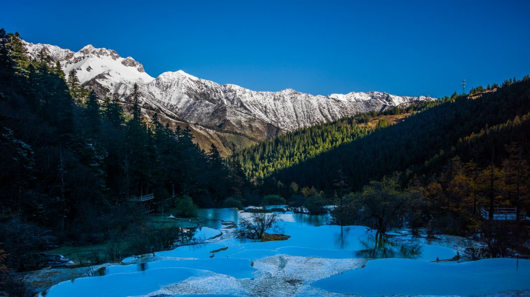 连续三年创新高！黄龙景区游客量突破200万人次，较去年提前14天