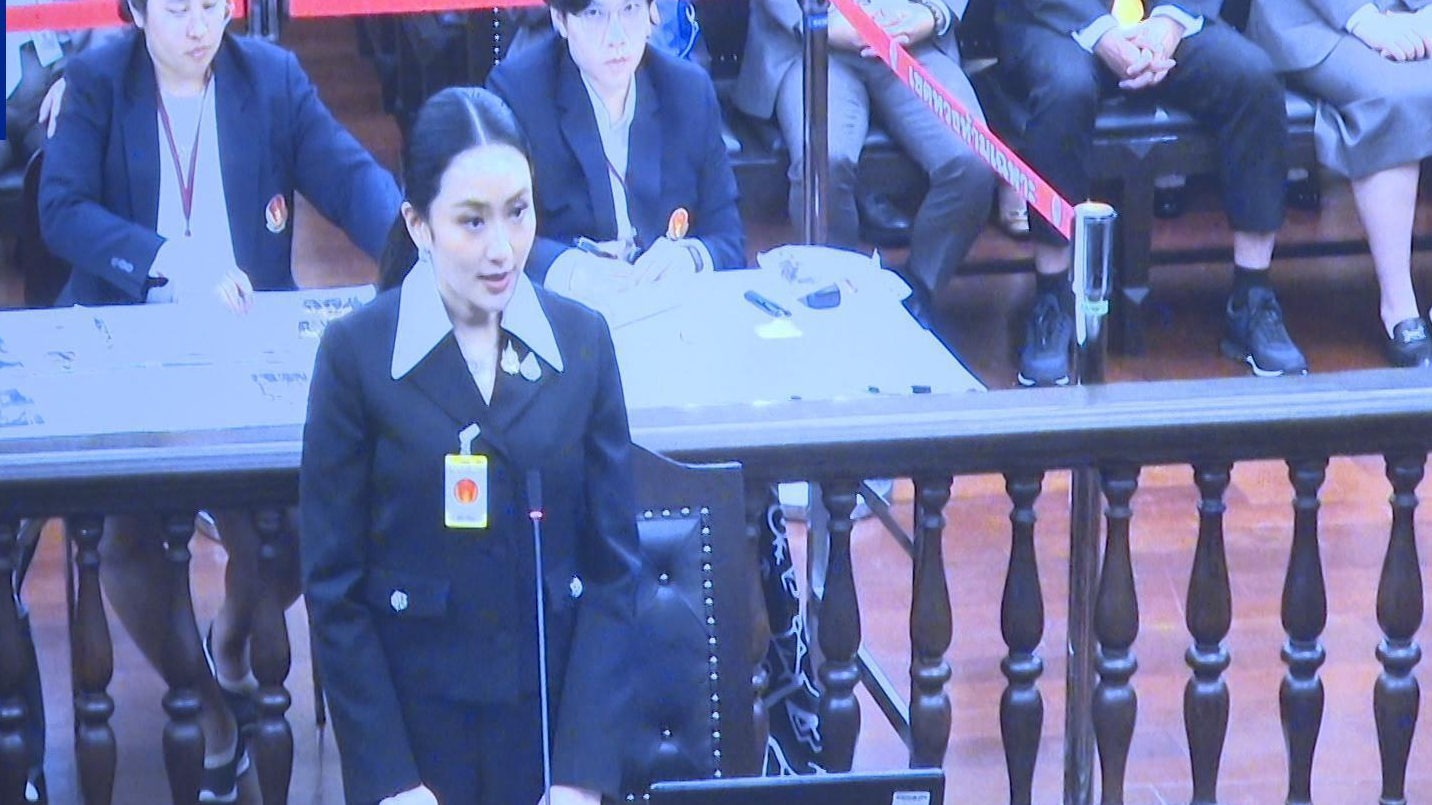 泰国被停职总理佩通坦就其涉嫌违宪案出庭作证