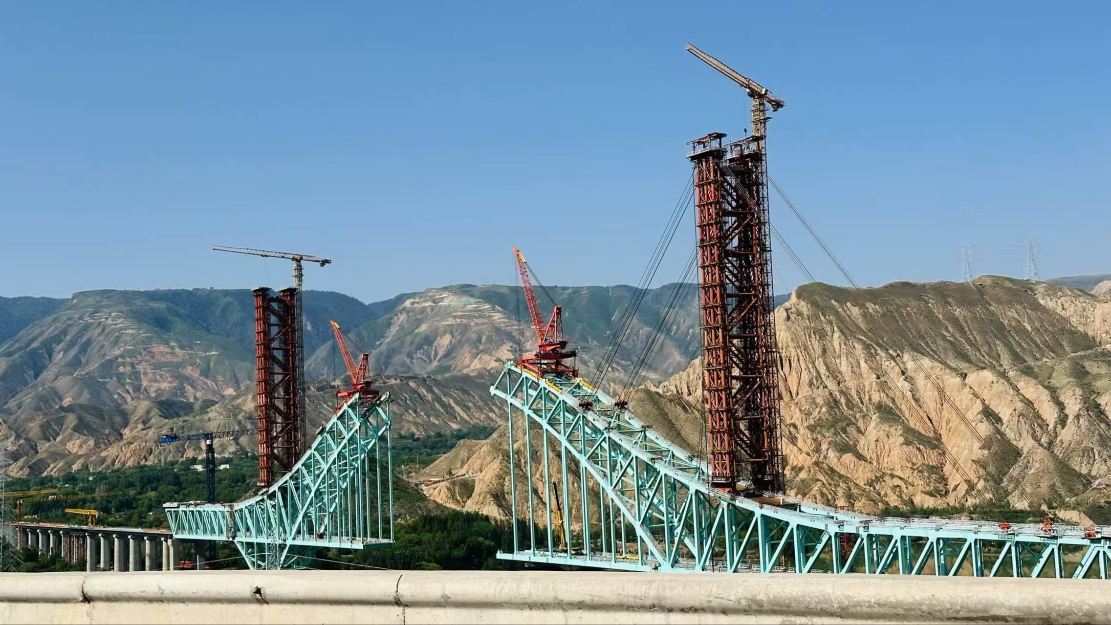 川青铁路青海段尖扎黄河特大桥施工绳索断裂  7人遇难9人失联