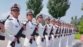 年轻的“浪花白”！海军受阅方队平均年龄不到21岁