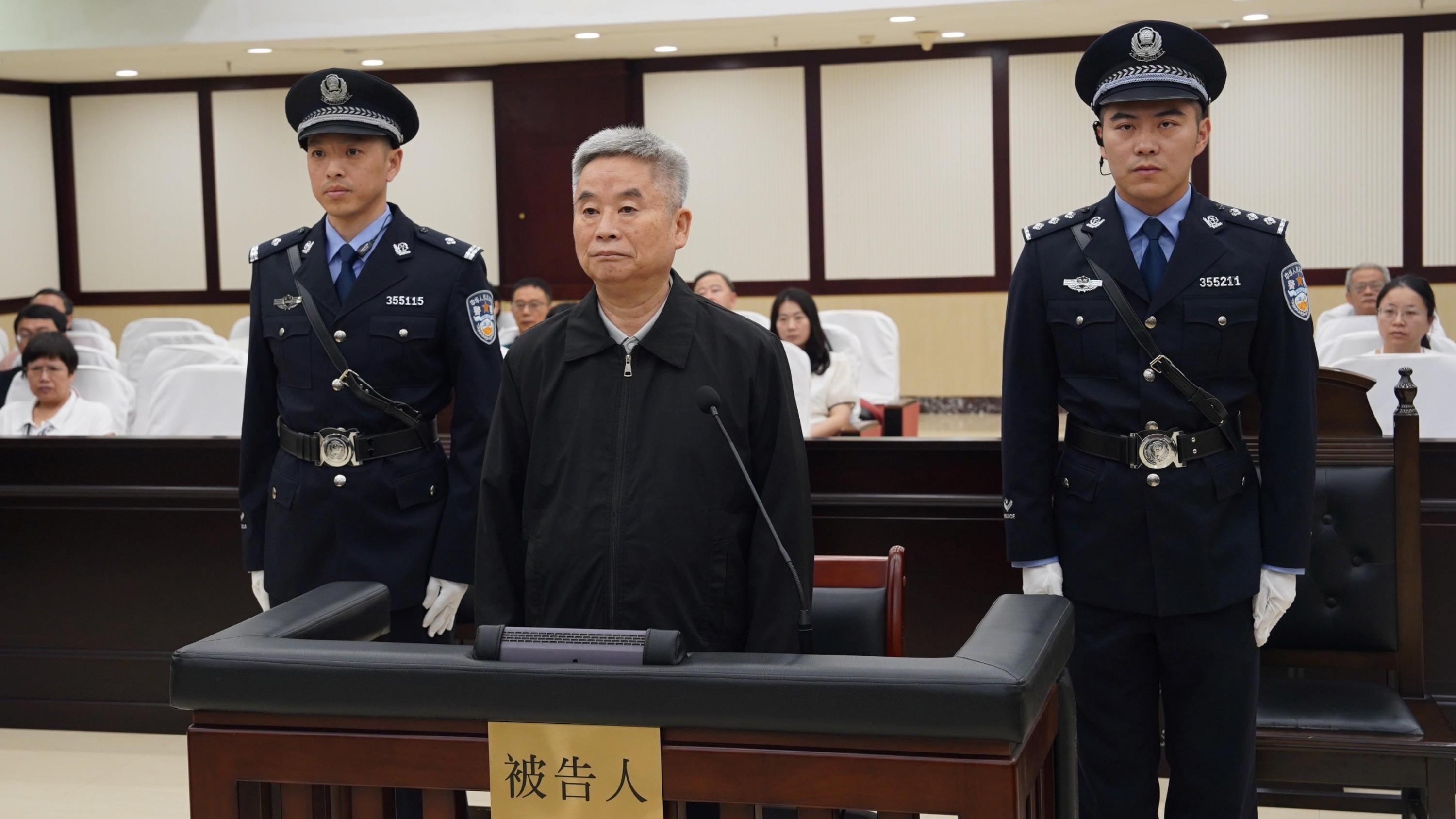 受贿8451万 中国农业银行原副行长楼文龙一审被判无期