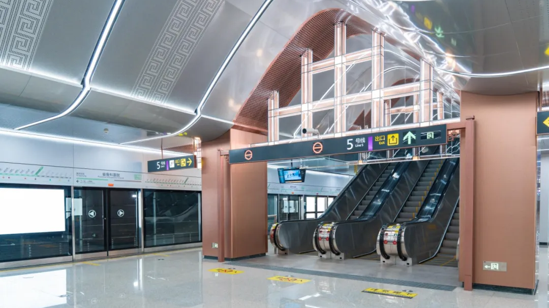 川西传统民居“搬进”地铁站 成都地铁17号线二期省骨科医院站亮相