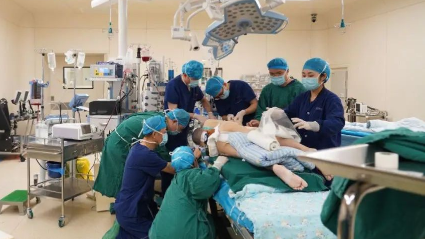 世界首例！“折叠男孩”在成都重获新生