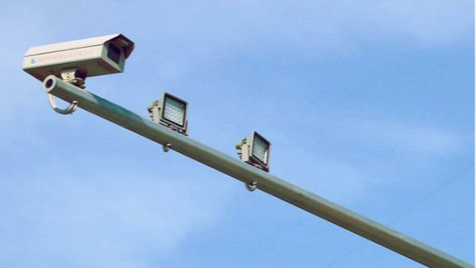 即日起 成都这些路段新增电子眼 严查“开车打电话”等行为