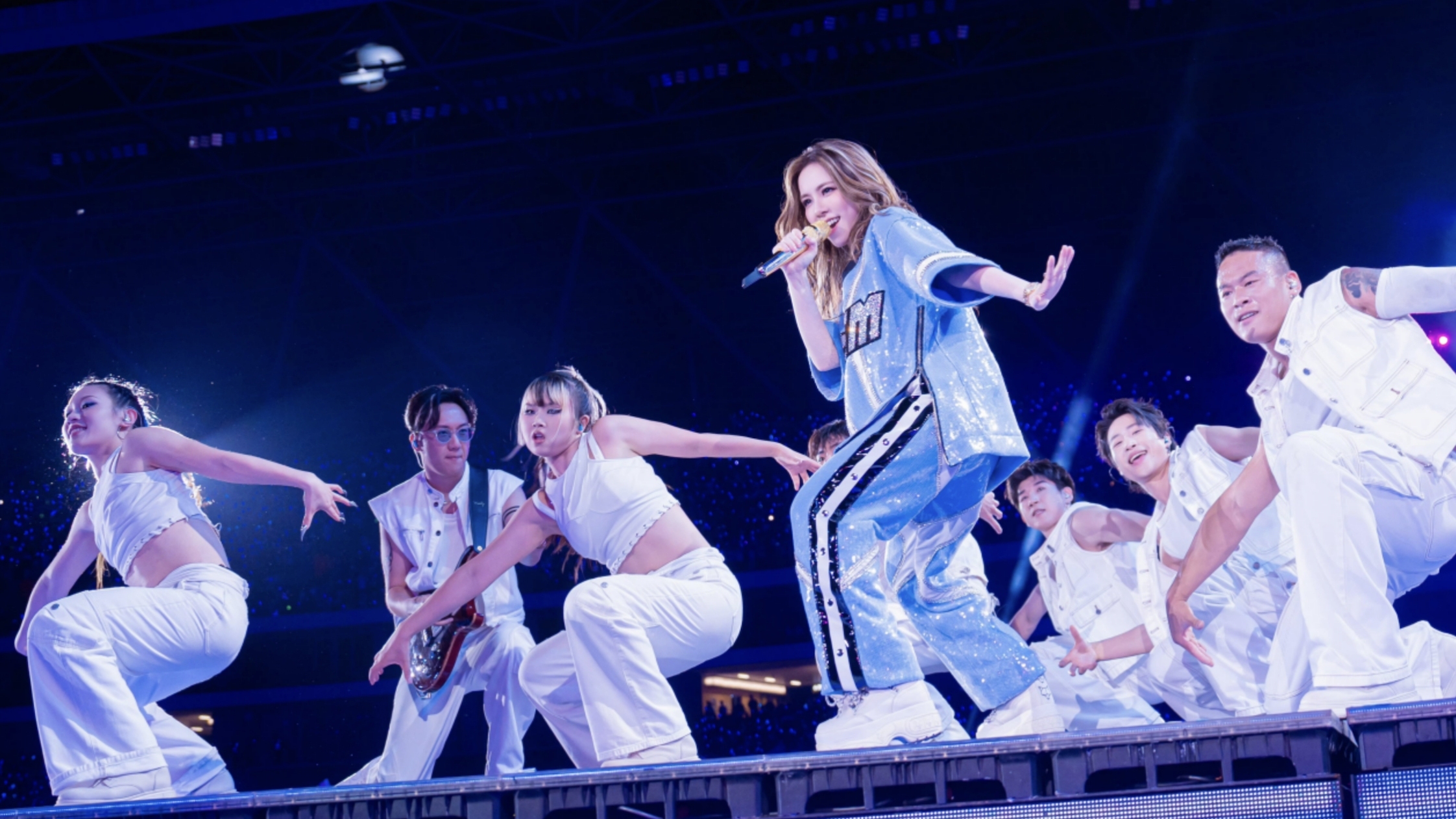  邓紫棋成都演唱会官宣 | 从Gloria开始，认识—个全新的邓紫棋