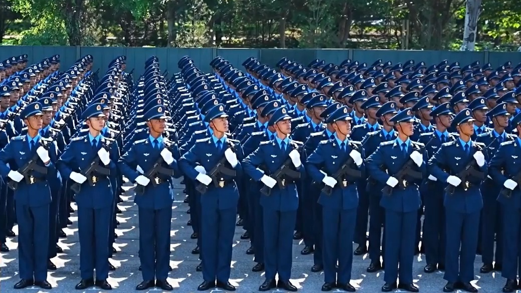 九三阅兵倒计时5天！空中梯队多型新机将首次受阅 队员练就“米秒不差”