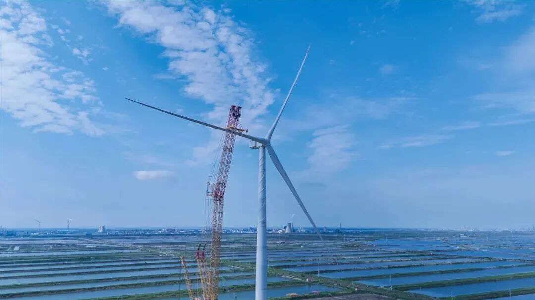 全球最大！我国自主研制，成功吊装