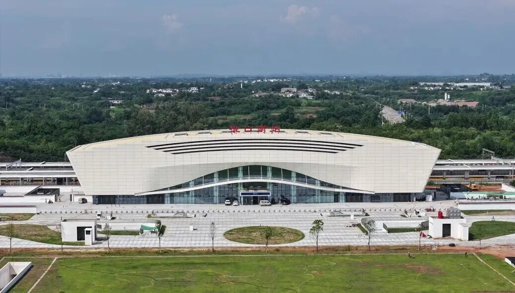 淮口南站今日通车！金堂26分钟飙拢成都东