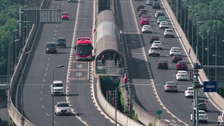 开学季+早高峰buff叠满，成都交警提醒：明早请提前出门！