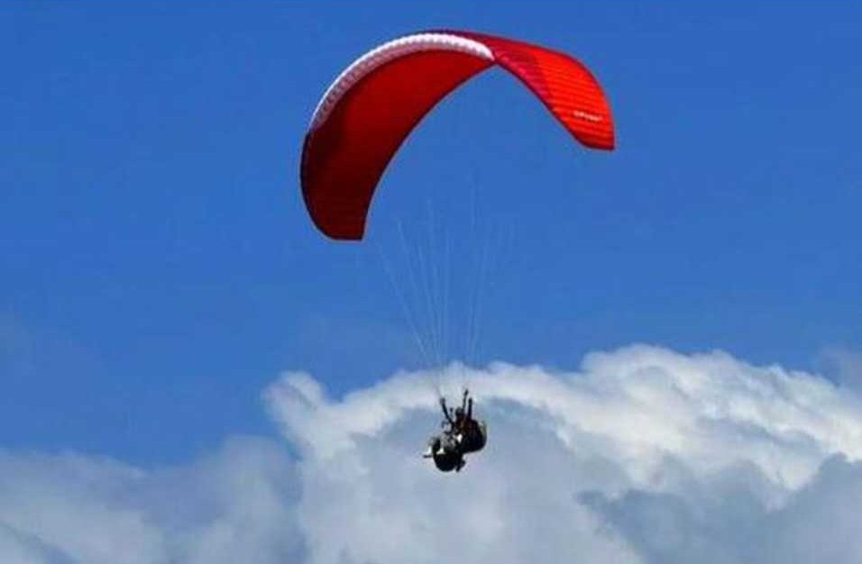 有中国游客在日本参与滑翔伞活动时坠海，中使馆提醒