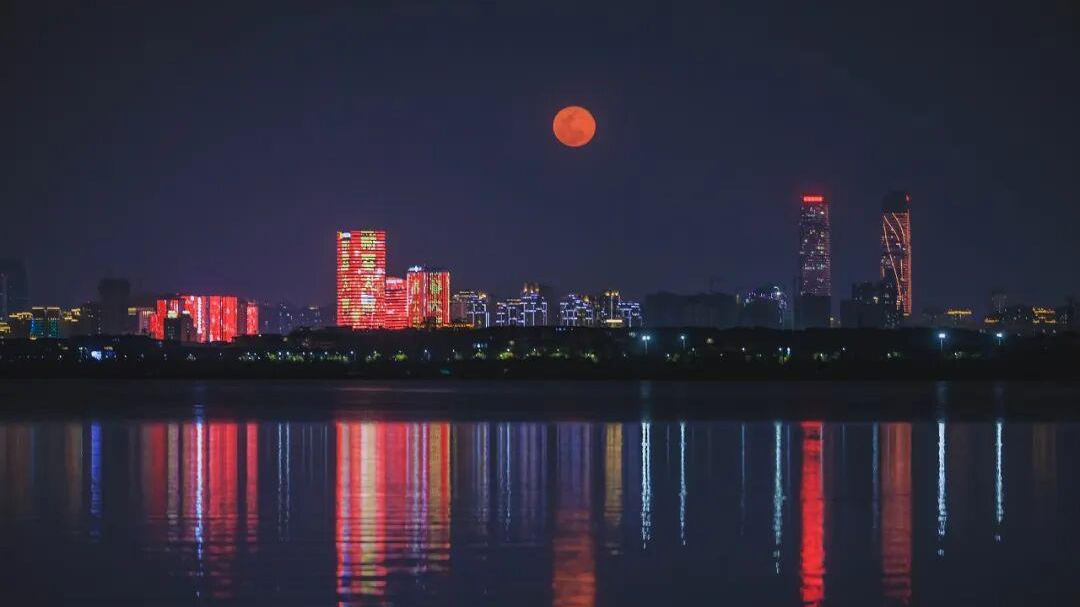 今晚记得抬头看“红月亮” 最佳观赏时间表来了