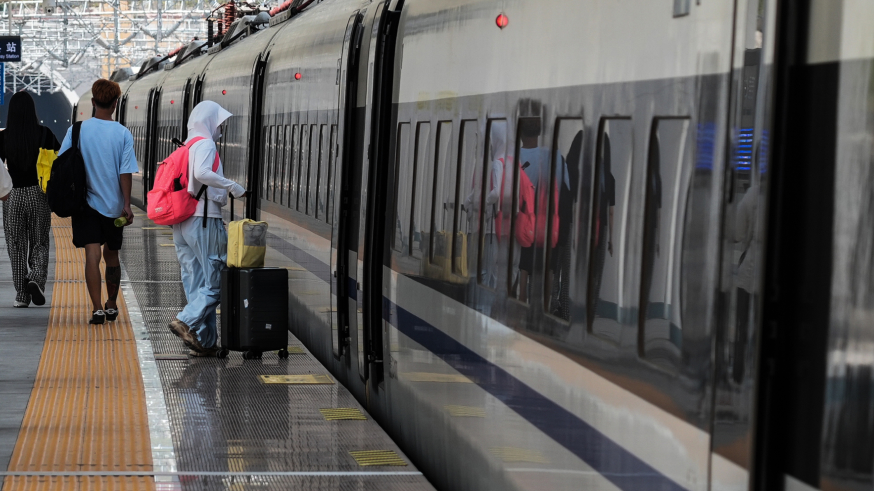 重庆→成都，贵阳→昆明！成都局加开歌迷返程深夜动车