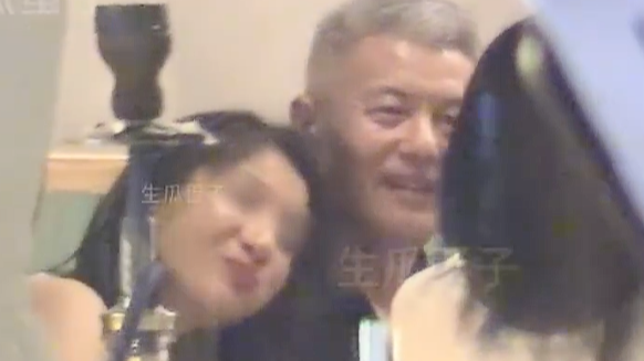 视频｜那英老公回应出轨传闻：“谣言，都是街坊邻居”