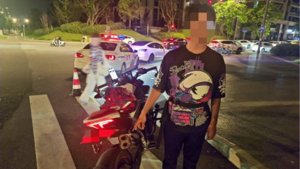 罚款、责令恢复原样 成都交警严打“飙车炸街”