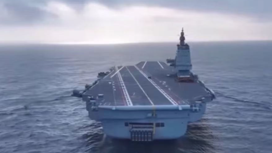 国防部回应福建舰通过台湾海峡：中国航母建设按需推进