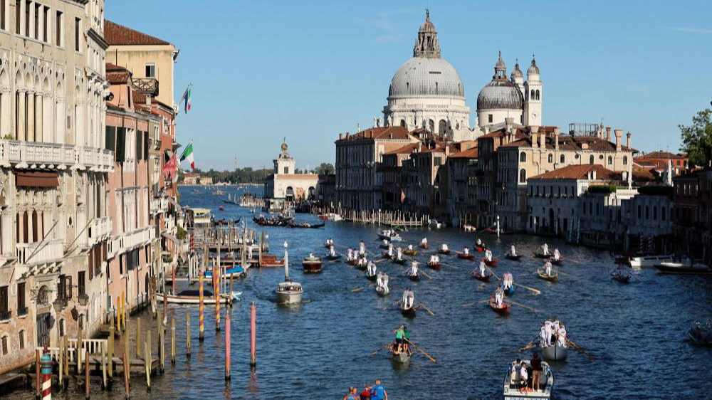 罚款加驱逐 英国游客在威尼斯运河中游泳受重罚