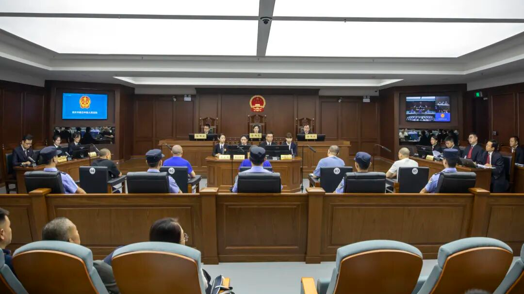 诈骗数额超11亿元 徐发启犯罪集团案一审开庭