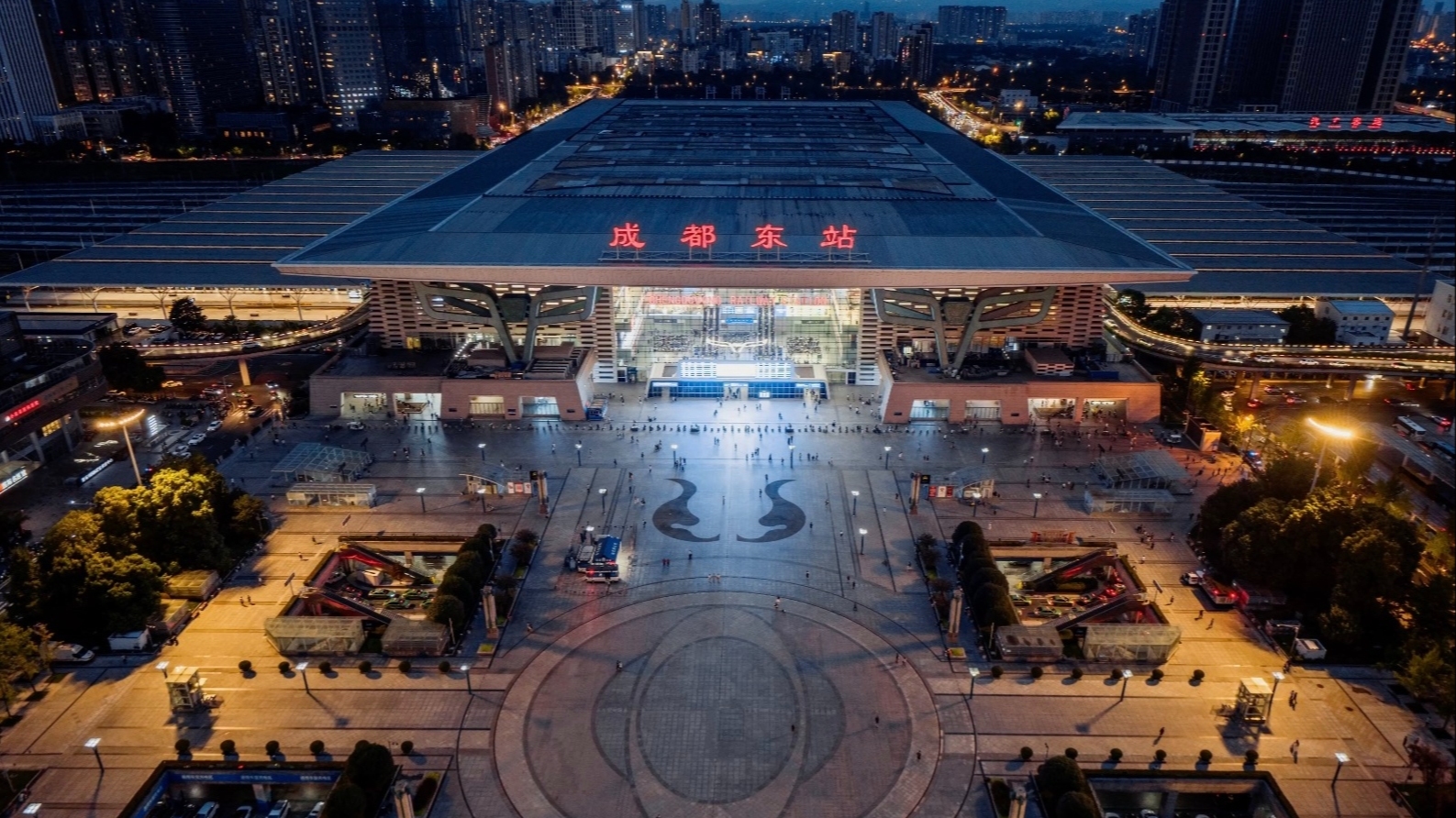 国庆期间成都往返多地车票售罄 铁路部门将加开专列助力出行