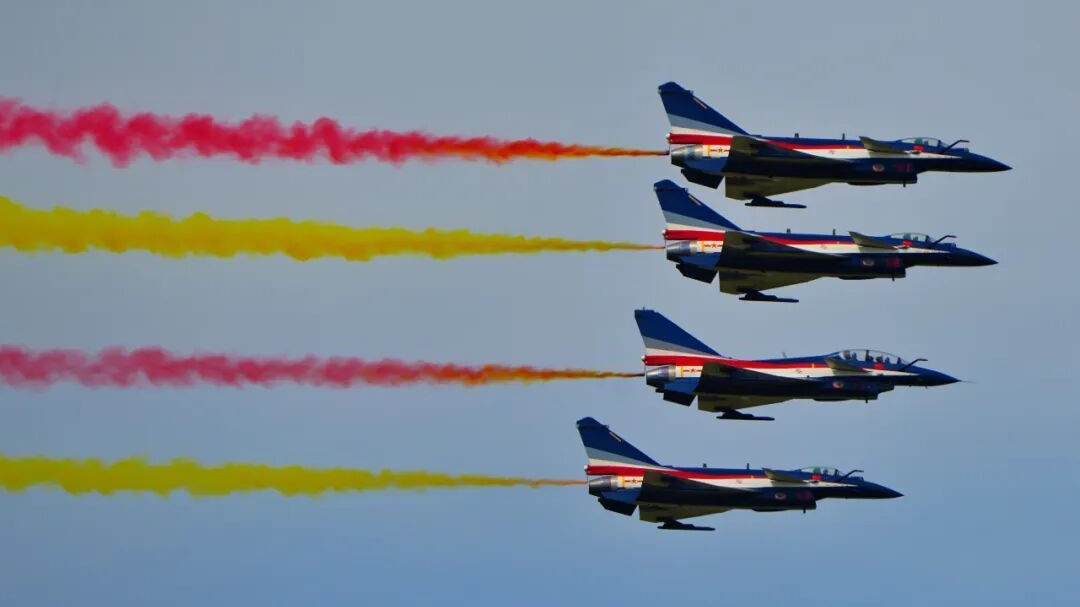 歼-20：拜托把我拍得好看一点～