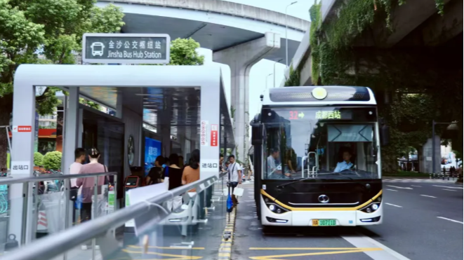 成都公交金沙公交枢纽站、军区总医院站全新升级亮相！