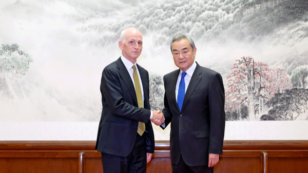 王毅会见美国国会众议员代表团