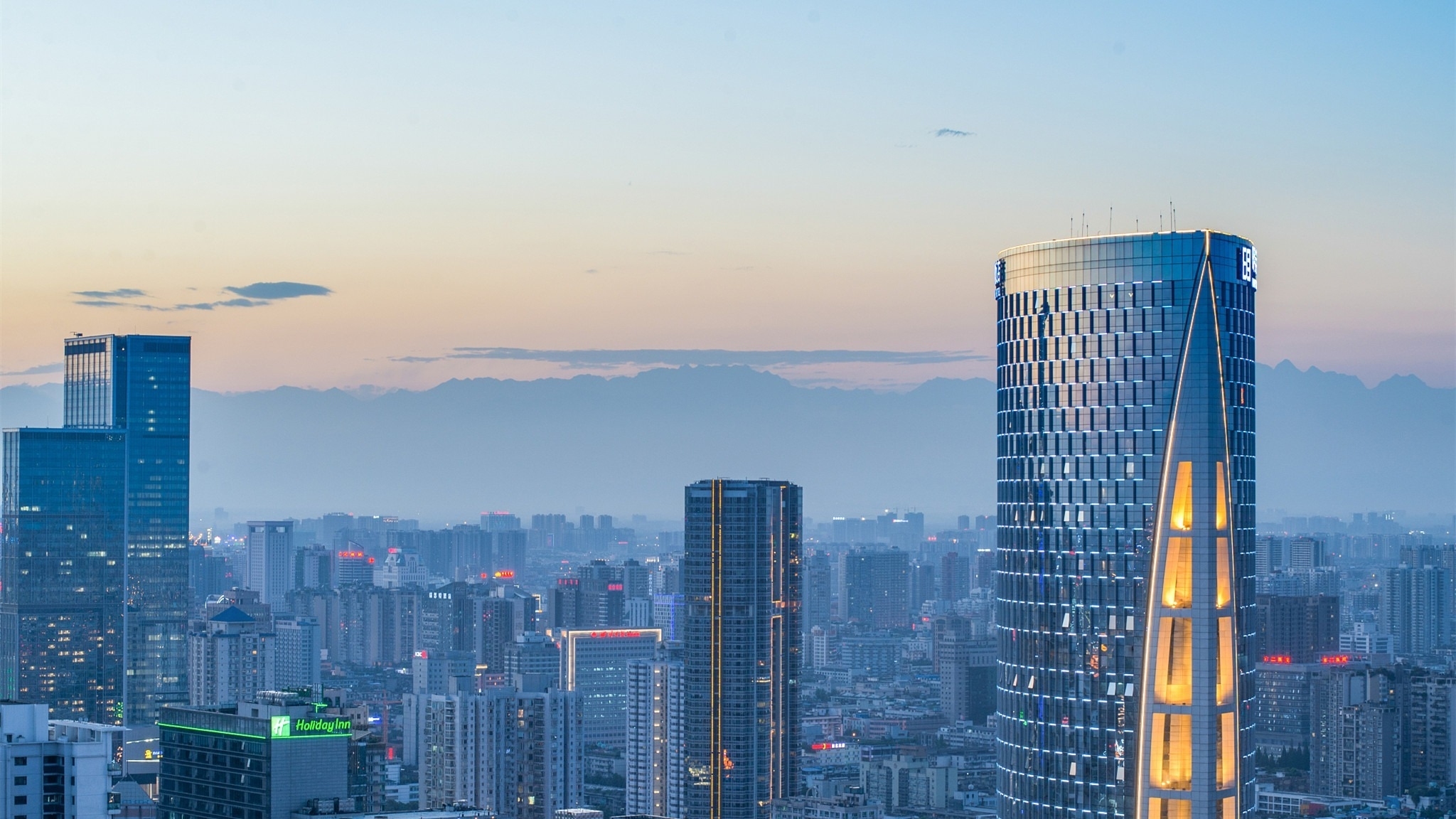 四川需要更大更强的成都