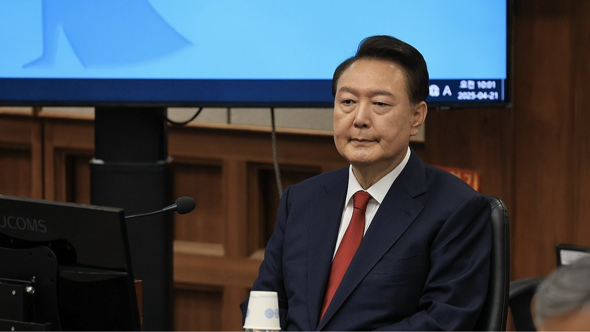 韩国前总统尹锡悦出席其涉嫌滥用职权等案件首次庭审