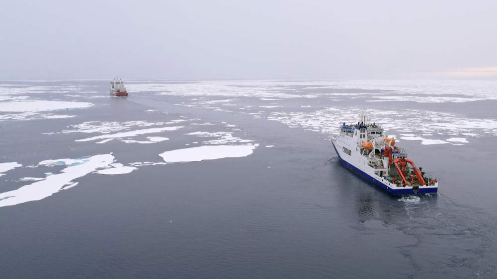 我国在北极冰区首次实现载人深潜