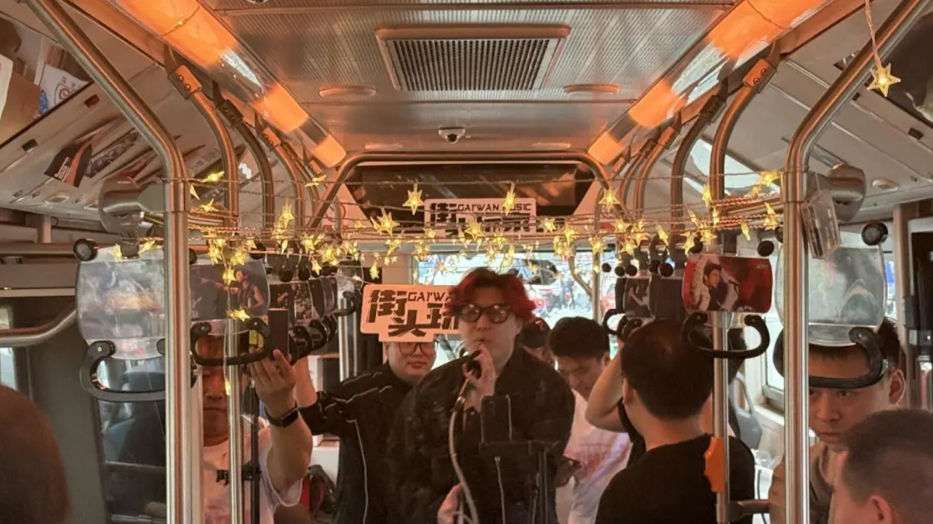 成都这些公交车免费K歌！看看你的歌单？