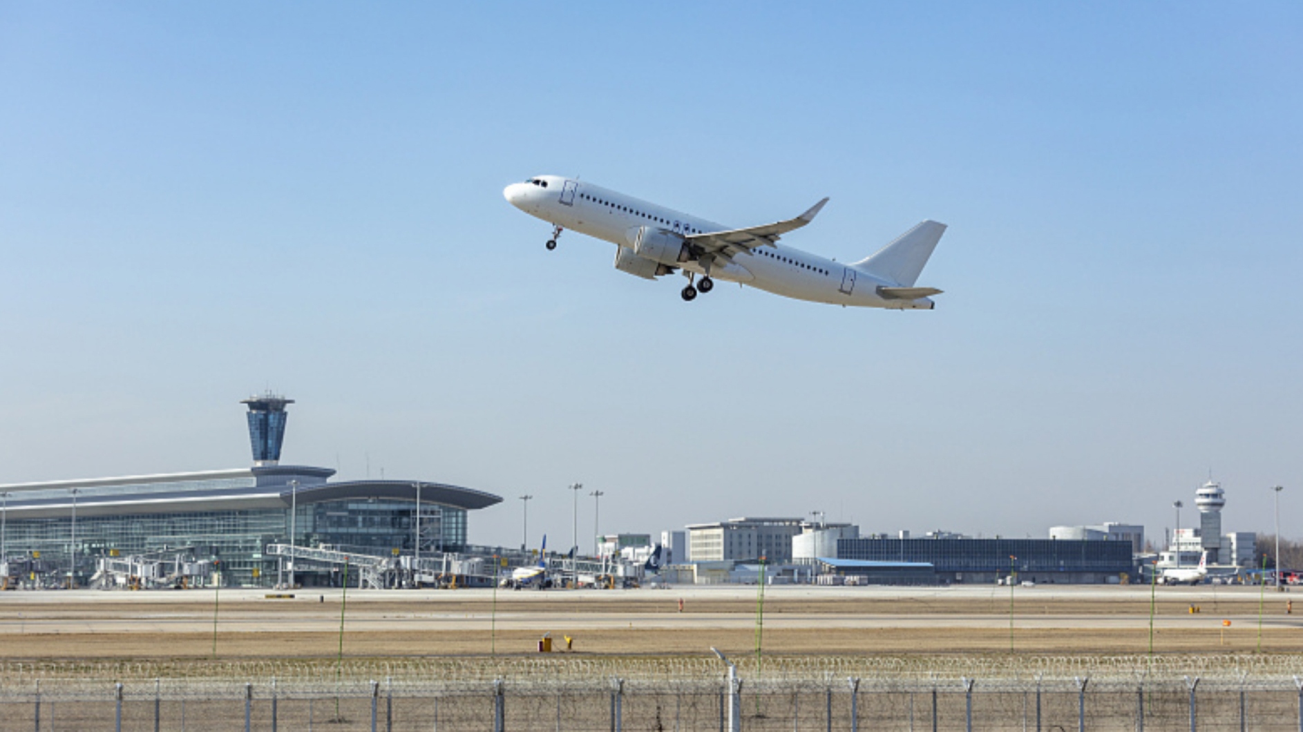 中秋、国庆“双节”合并放假，民航市场有哪些新变化？