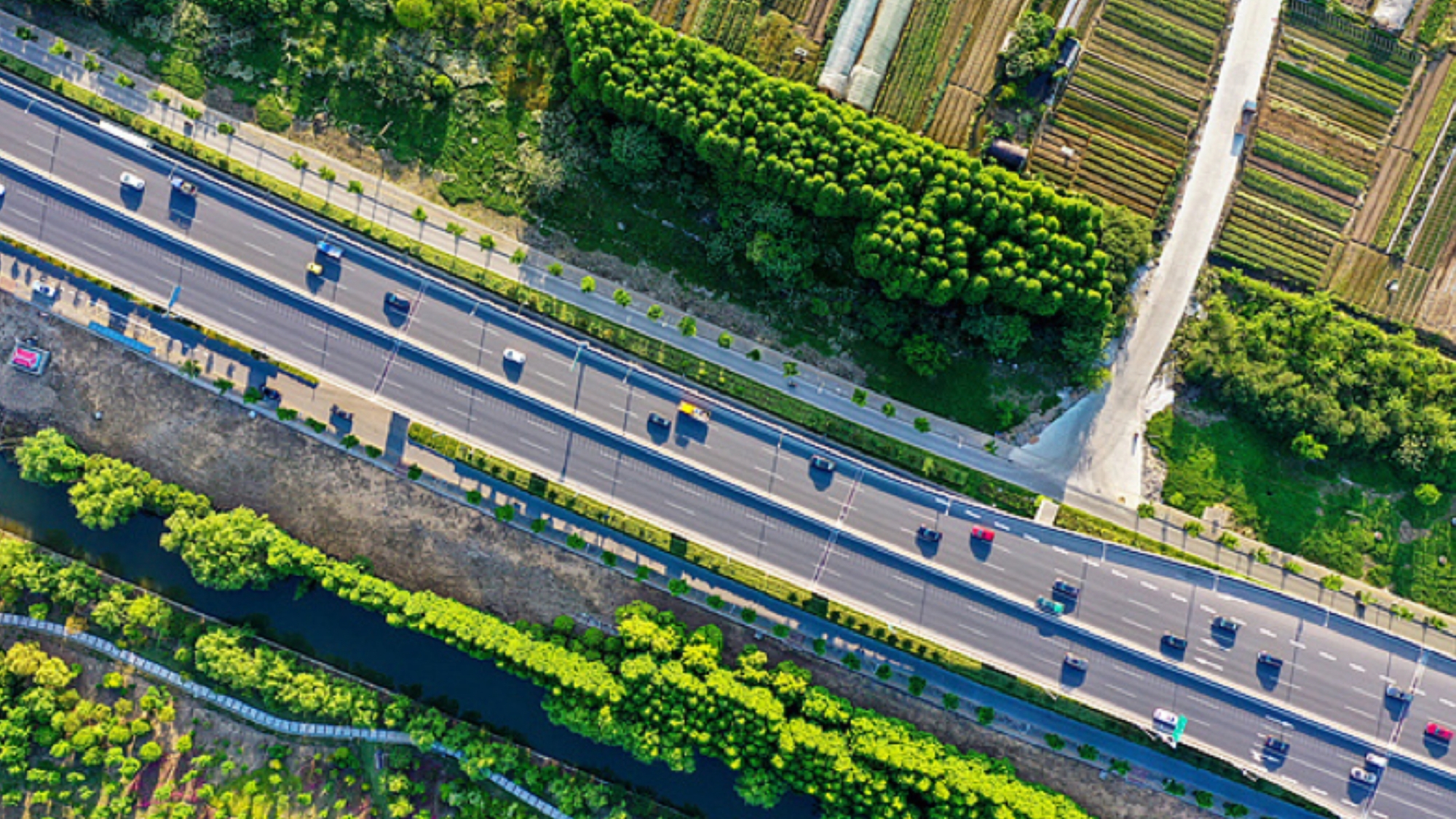 国庆中秋假期 小客车免费通行全国收费公路