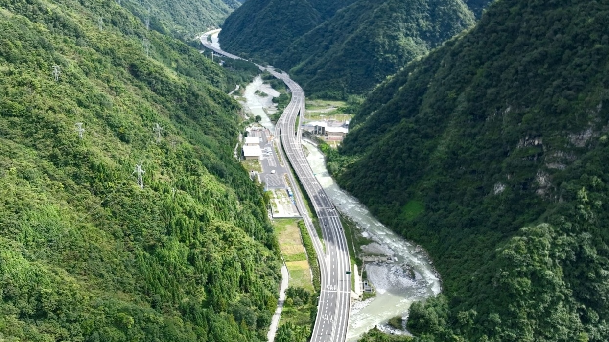 九绵高速今日12时全线通车 成都4小时“飙拢”九寨沟县