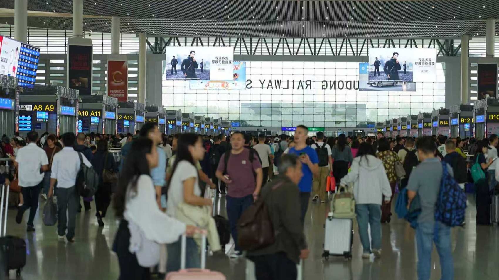 火车向着景区开！“十一”假期铁路成都车站预计发送旅客590.3万人次