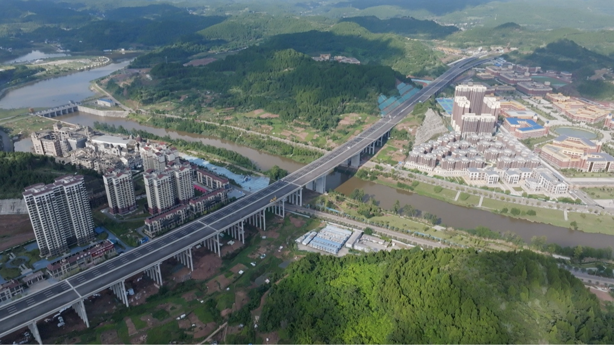 年底全线通车！成南高速扩容项目大英新建段率先建成