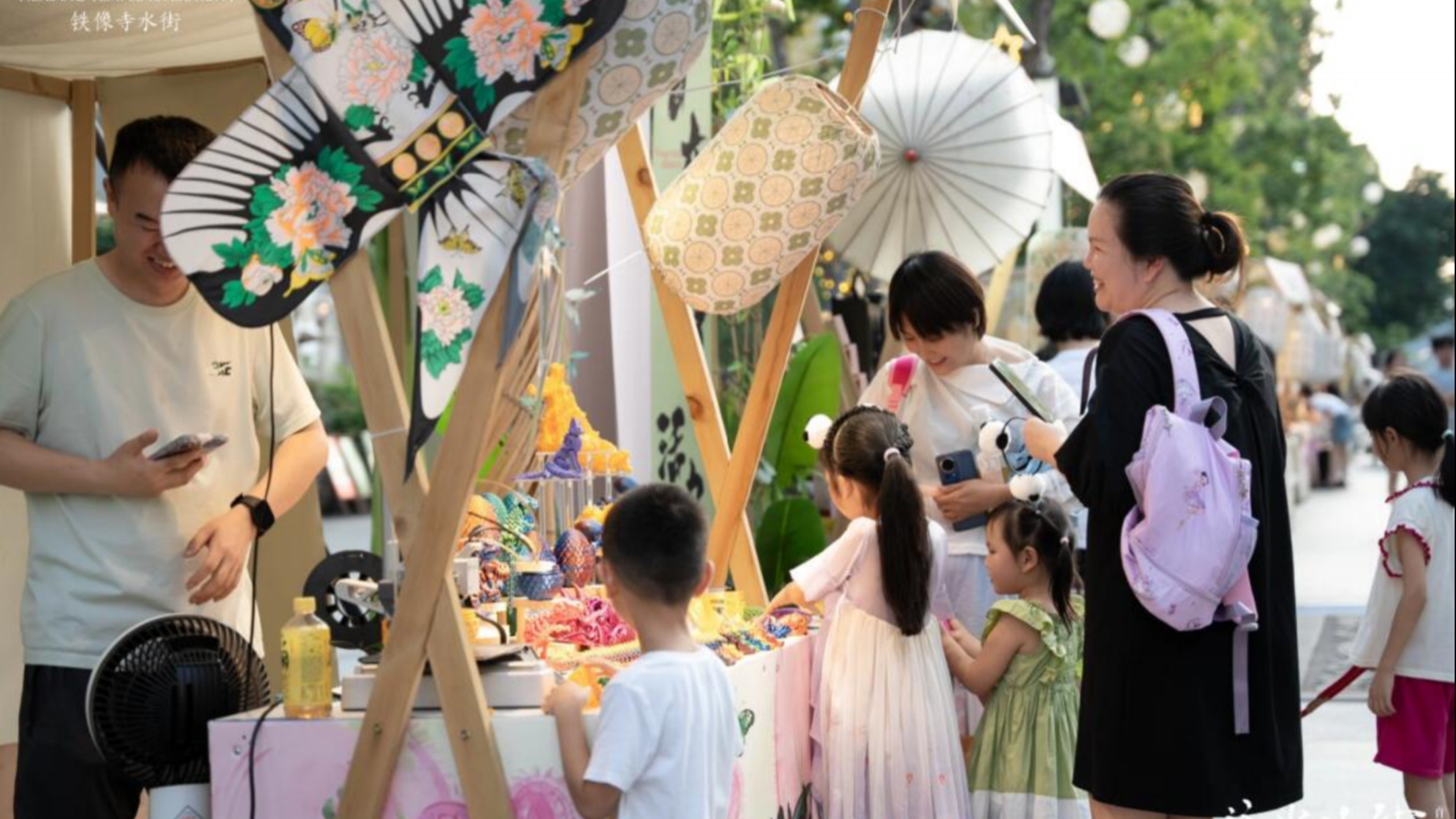 ​2025成都国际美食嘉年华来了！来铁像寺水街逛吃“中华美食”，领个月亮过中秋→