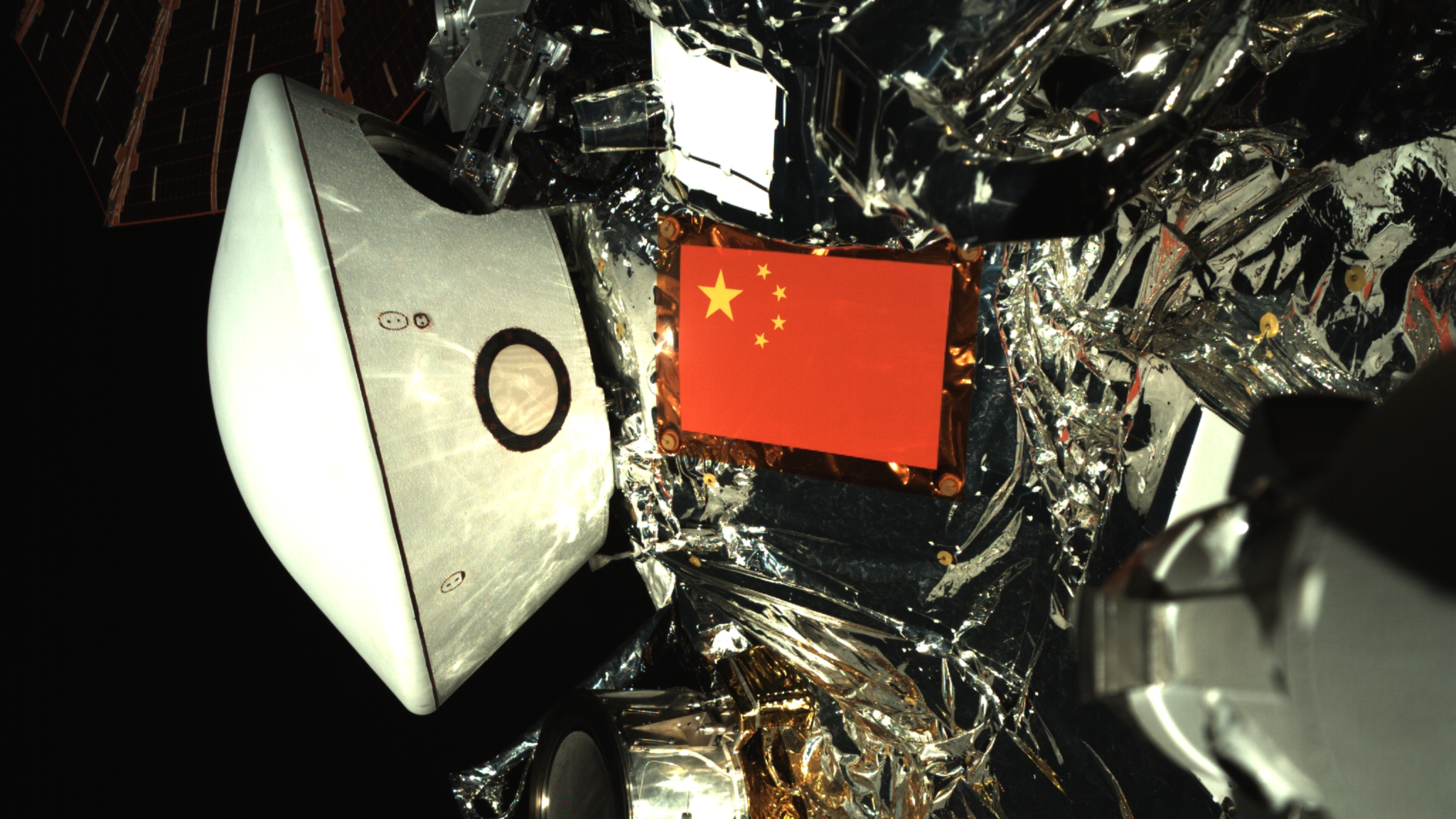 国家航天局发布天问二号探测器与地球合影