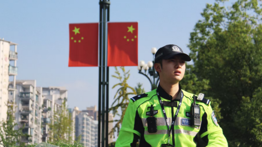 “空中”+“路面” 成都交警智慧护航 熊猫基地游客畅心路